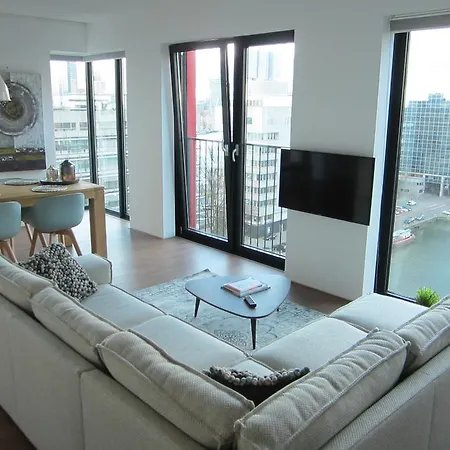 Red Apple Centre Luxury 2 Bedroom Apartment